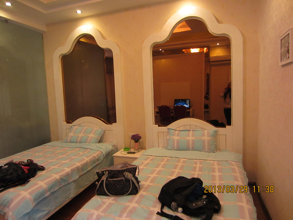 大学女生4人凤凰之行