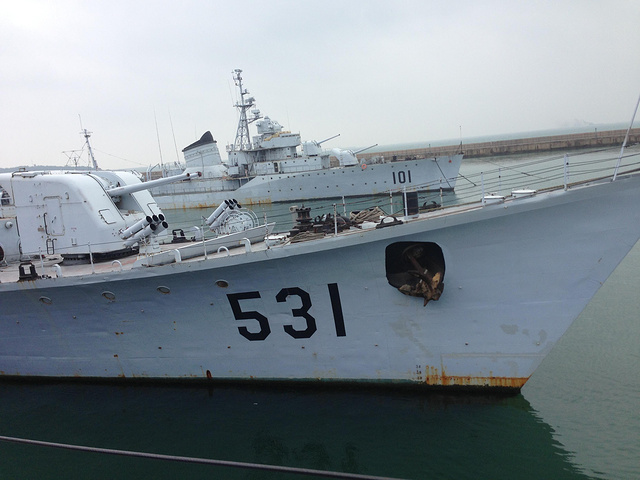 有一些中老年男性可能会比较感兴趣,全是军舰飞机导弹什么的.