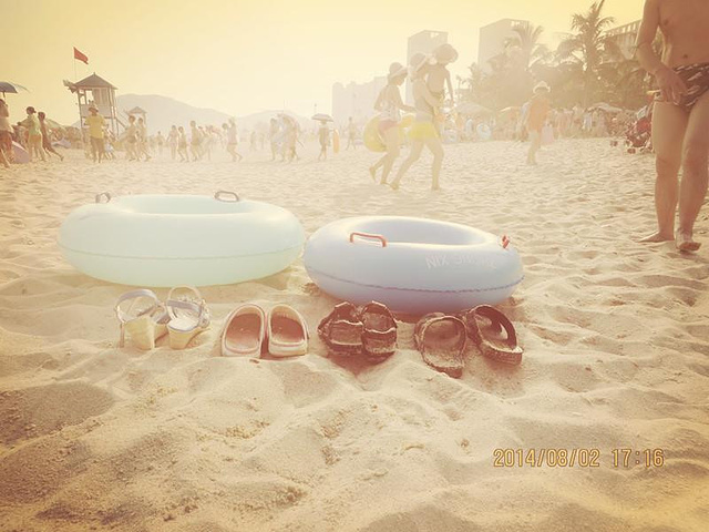 淡淡的幸福!在这里冲浪很爽快,人很多,很热闹。