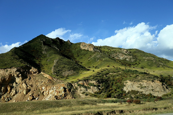 一路上,又是不断的美景,引得我们一次又一次下