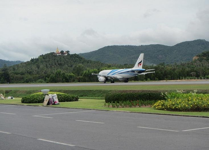 苏梅机场的出发厅直到登机口 让这种感受更加淋漓尽致 花园式和苏梅岛