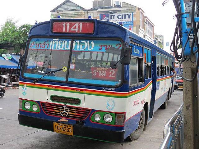 公交车去北榄府县城,那不是旅游景点,只是为了体验一下最纯正的泰国