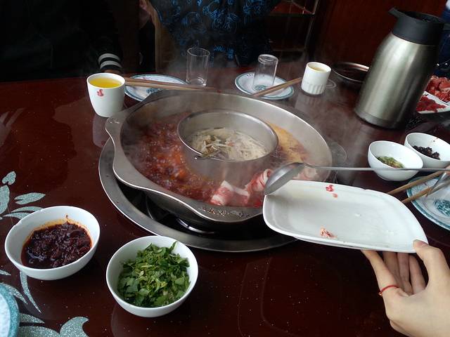 刘一手毛肚火锅城(解放碑店)