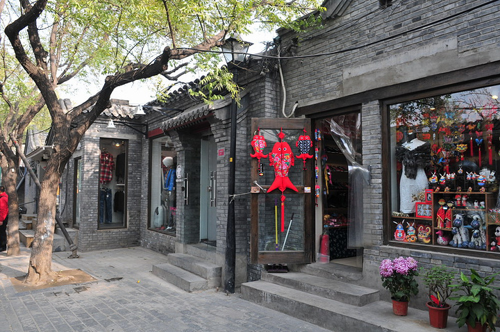 路上穿过胡同的时候我们还照了好多照片,小胡同真的很适合