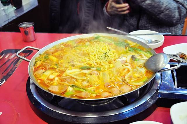 挪夫家部队锅(明洞店)