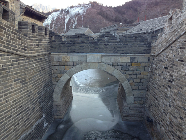 "温泉的服务真心不错，包括景区景点里的很多地方服务都很好。滑雪玩了3个多小时，来到了水镇温泉泡温泉_古北水镇"的评论图片