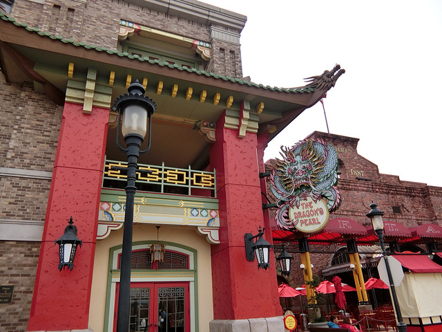 居然我很好玩门口进去就有好多好玩的店了侏罗纪公园到啦特别是哈利