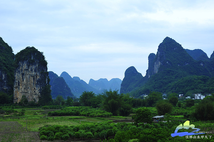 猫耳山,更像了这个山好像凸一柱擎天和羊角山,还有点像猫耳朵由于在