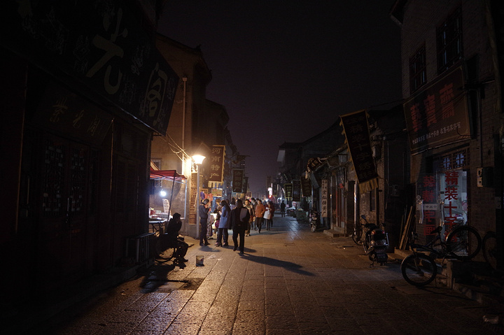 当天晚上我居然还去了丽景门貌似还在唐三彩的店里逛