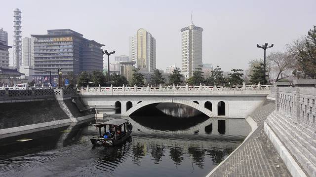 西安城墙环城公园(莲湖路)