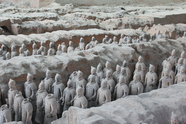 2017秦兵马俑二号坑遗址大厅。关于景点就不