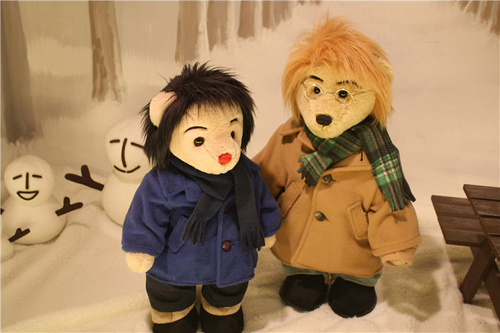 这两个比较像恋人,哦恋熊,哈哈!