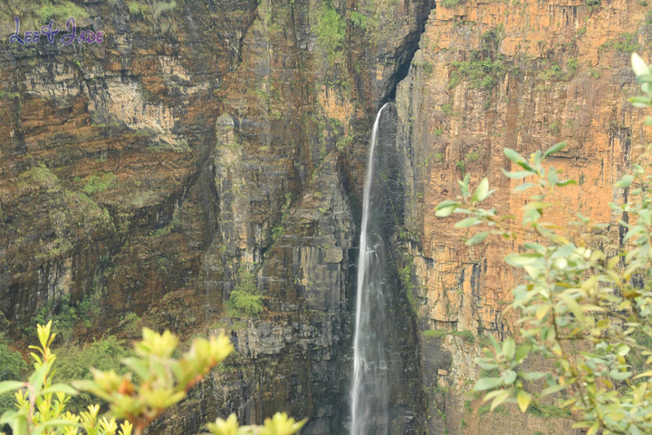 "...天飘降，轻柔，飘忽，无声无息……与雄伟壮阔的悬崖背景，刚柔并济，奇妙地融为一体，真叫人叹为观止_广东大峡谷"的评论图片