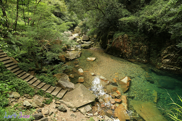 "...天飘降，轻柔，飘忽，无声无息……与雄伟壮阔的悬崖背景，刚柔并济，奇妙地融为一体，真叫人叹为观止_广东大峡谷"的评论图片