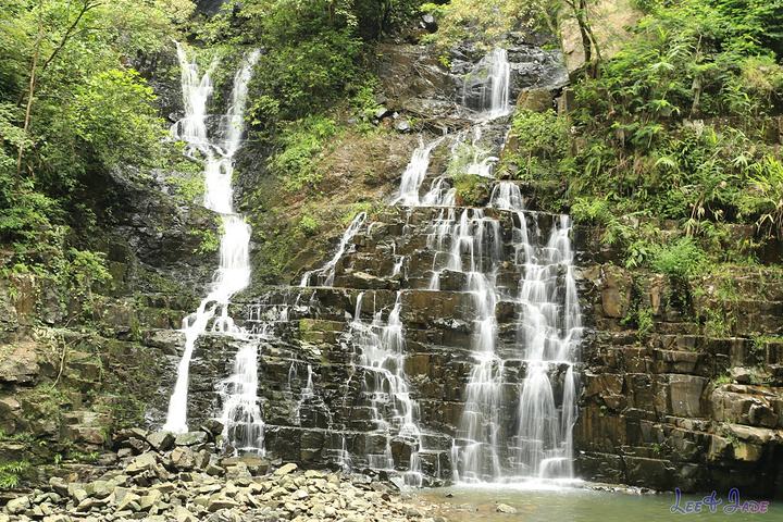 "...天飘降，轻柔，飘忽，无声无息……与雄伟壮阔的悬崖背景，刚柔并济，奇妙地融为一体，真叫人叹为观止_广东大峡谷"的评论图片