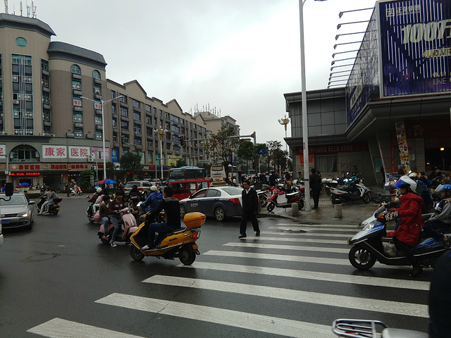 还没有想好东大步行街,看看入驻品牌,一般但是它的商场和住宅的融合