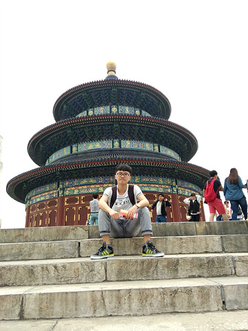 2017听导游说圜丘上最中心是天心石_天坛公园