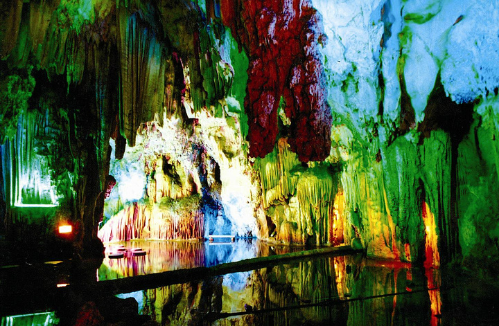 "另外，泸西县城旁边还有号称“云南第一溶洞”的阿庐古洞，里面分为水洞和旱洞，都非常漂亮_阿庐古洞国家地质公园"的评论图片