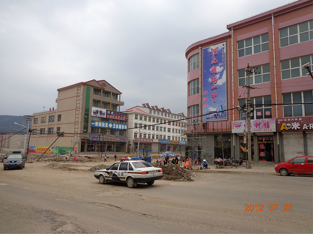 上千公里都过来了,没出现过托底问题,这回在围场镇政府门前却托底了