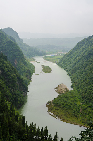 "下段清幽神往、形成天构地设山情水韵为特色的水上极乐公园。又经过了一处峡谷，风景美得如同在画中_上舞阳河"的评论图片