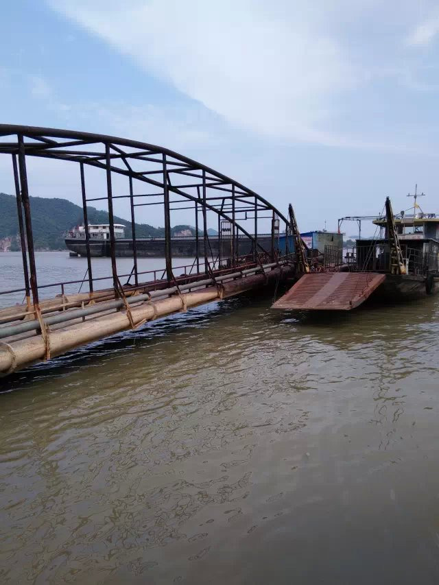 小孤山,位于安徽省宿松县城东南65公里的长江之中,南与西江彭泽县仅一