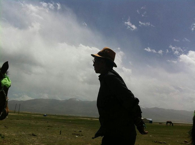 第一次睡藏式帐篷,才知道这帐篷竟然透风,门也