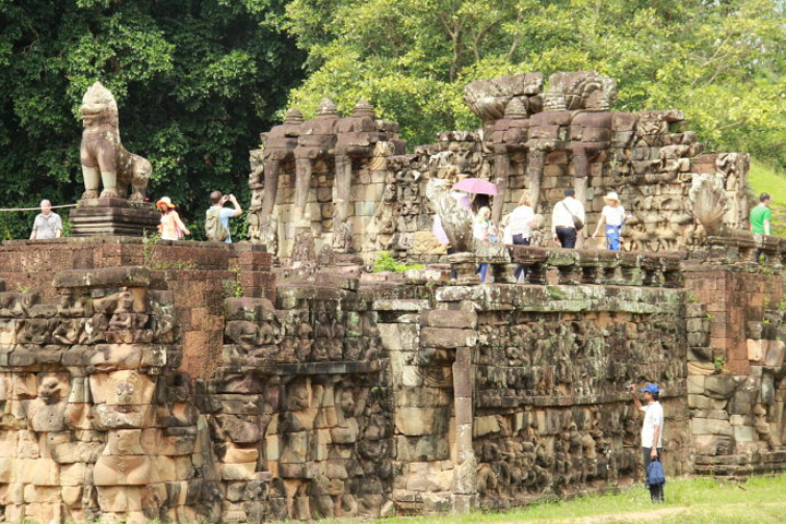 沿着战象平台一直北走就是癞王平台(terrace of the leper king),其实