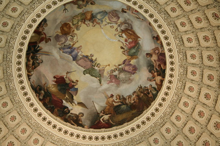 国会可以免费入内参观,通过安检后进入大厅。