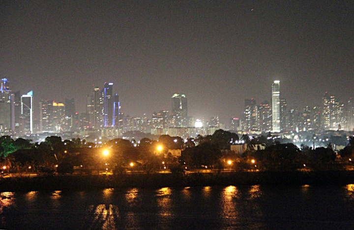 夜幕下的巴拿马城