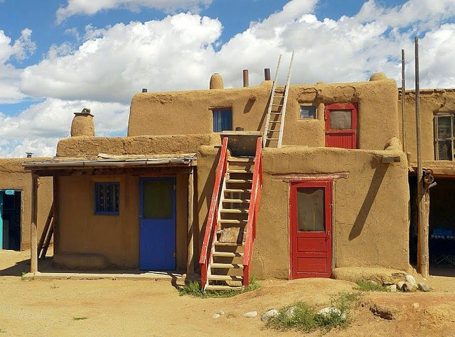 陶斯印第安人部落村,村民住的土坯房
