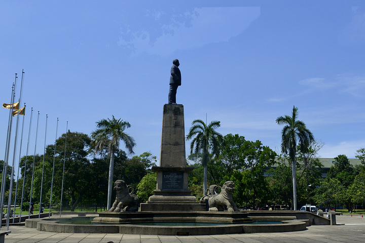很棒的一个地方,没有门票,建筑大气,干净优美,而