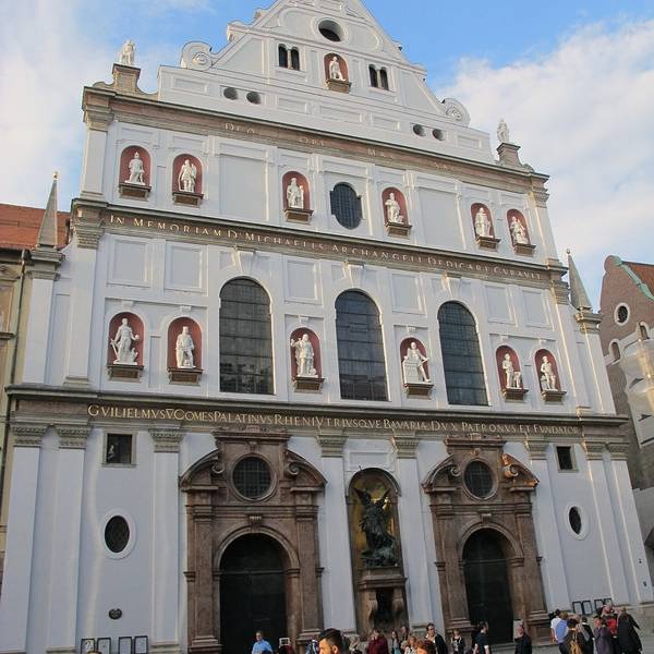 89 首页 景点详情 圣弥额尔教堂michaelskirche: 是德国慕尼黑的