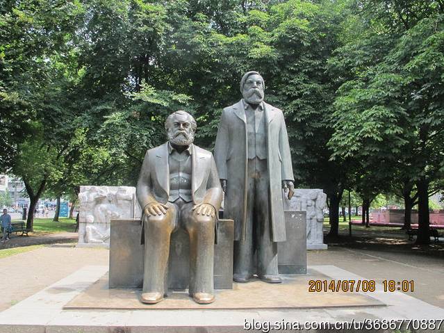 马克思-恩格斯广场