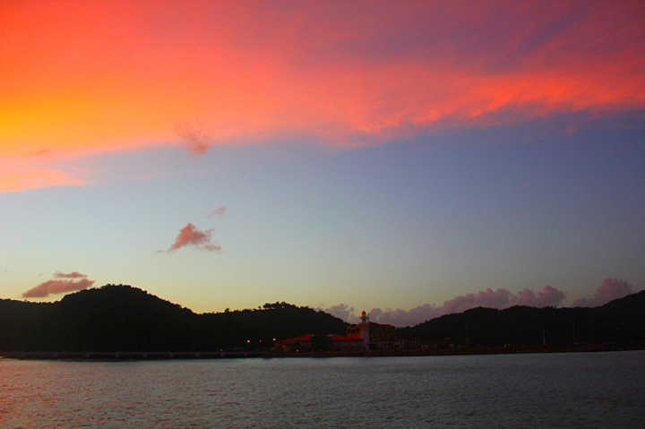 "【推荐线路】因为主要是海岛，这里可以出海看一些特色的山石，或者玩海底漫步和降落伞还是很不错的感觉_珍南海滩"的评论图片