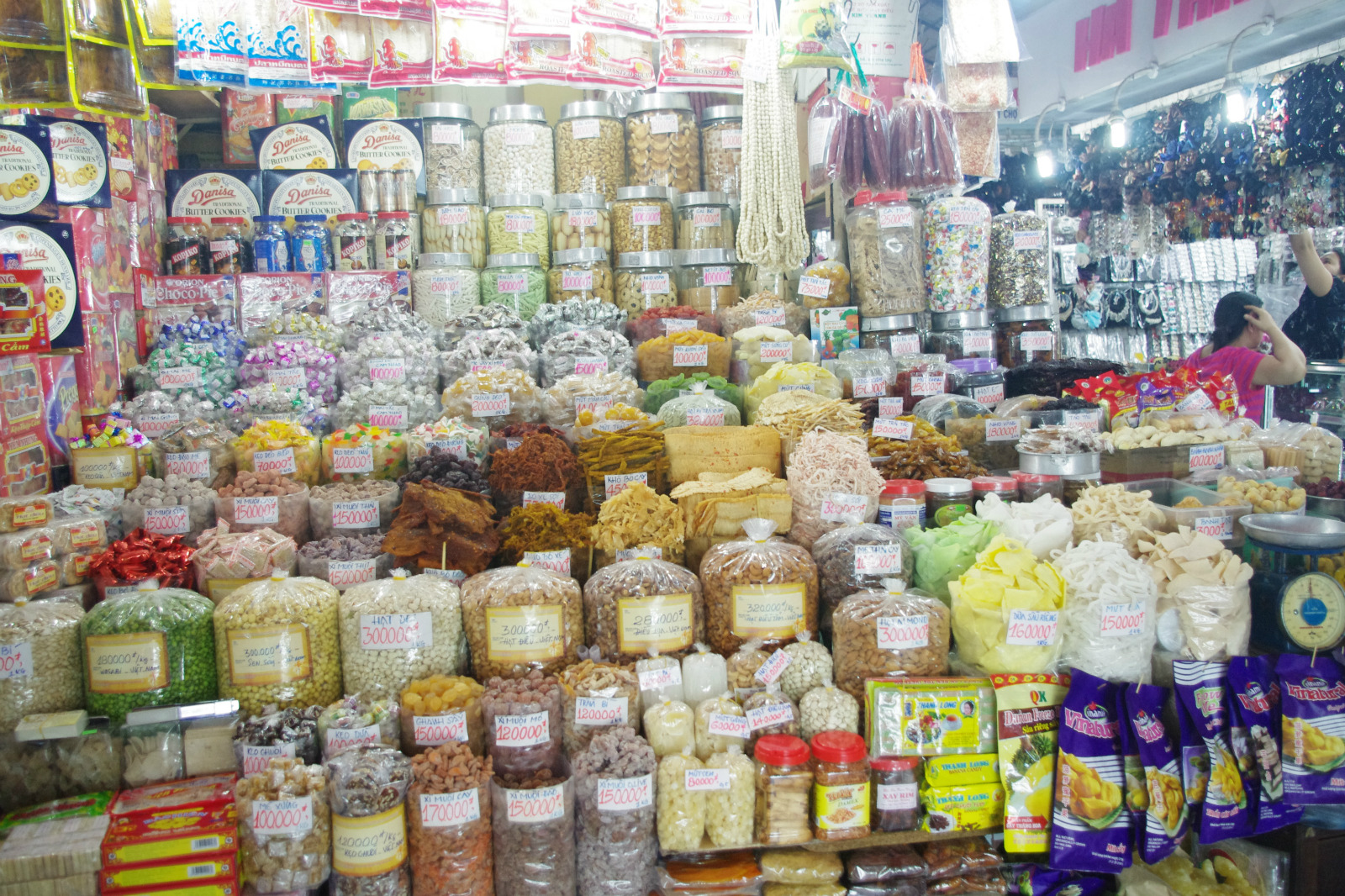 槟城市场也叫边青市场是一个菜市场和小商品批发市场的结合体规模超级