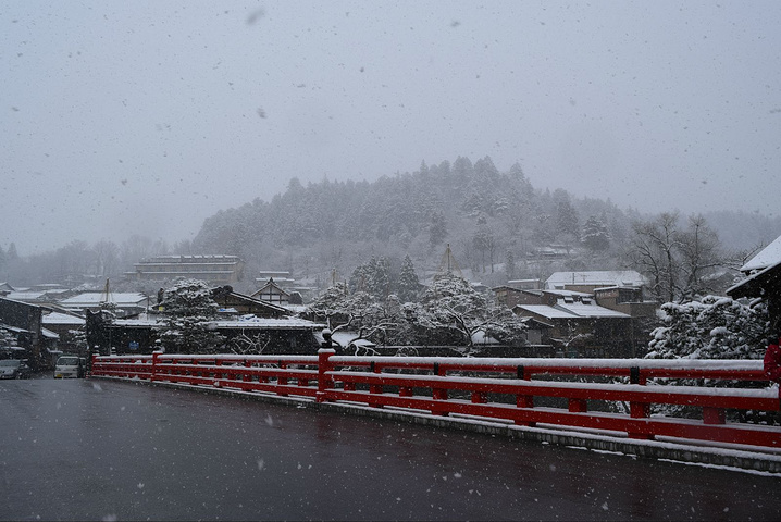 "神奇的是下起了雪，呈现出与昨日晶莹剔透完全不同的景色。天放晴啦_三町古街"的评论图片