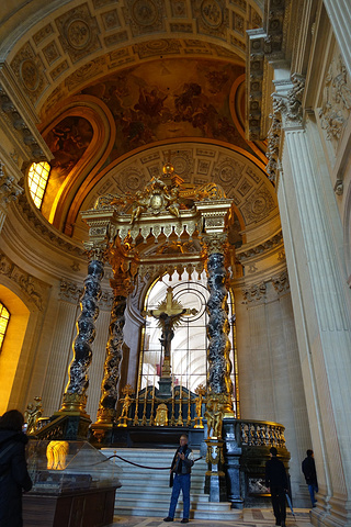 2017工作人员需要查看包里的东西,在这还发生