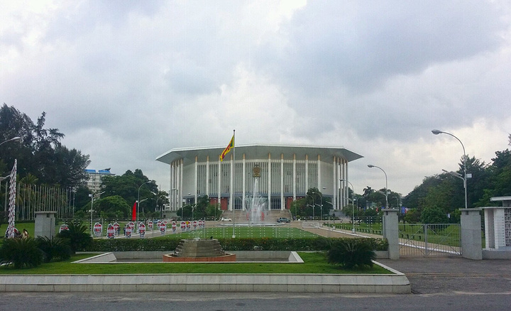 2017大厦是中国政府无偿援助斯里兰卡的,于1