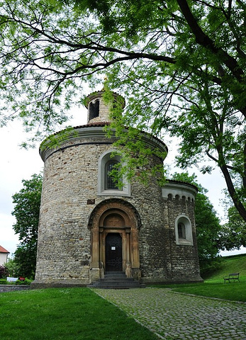 22 现存有很多珍贵的波西米亚遗迹 比如皇宫遗址和高堡要塞遗址 罗马教堂遗址 而最有名的要数高堡墓地 高堡 评论 去哪儿攻略 22 现存有很多珍贵的波西米亚遗迹 比如皇宫遗址和高堡要塞遗址 罗马教堂遗址 而最有名的要数高堡墓地 高堡 评论 去哪儿攻略