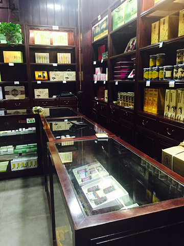 2017正门很气派,整个胡庆余堂也非常大。还是