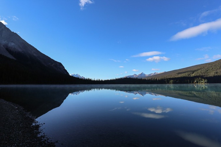 "雾气茫茫真的是恍若入仙境的感觉，住在湖边的lodge感觉一定不错，但是非冬季基本上1500+/..._翡翠湖"的评论图片