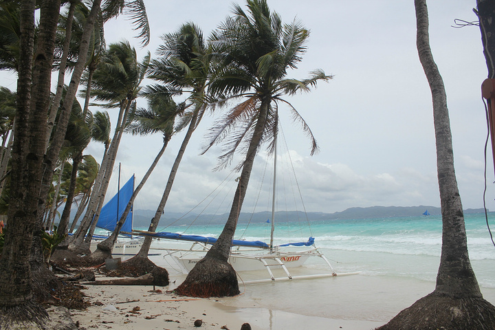 017和时而碧绿、时而湛蓝的海水构成一幅最美