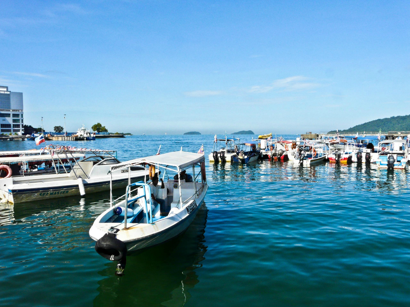 有名的岛屿公园,它是由加雅岛(gaya island),沙比岛,马姆迪岛(mamutik