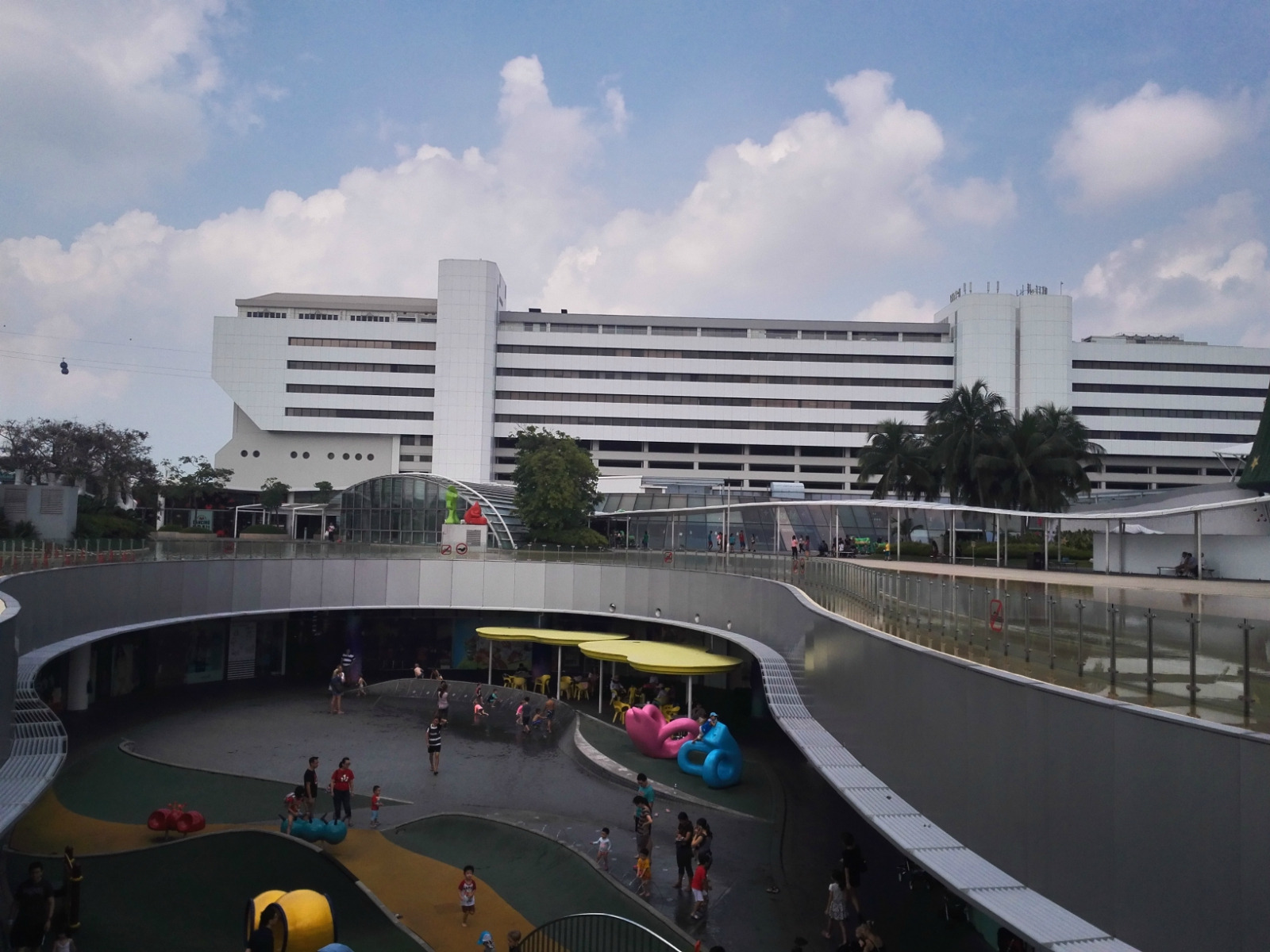 怡丰城新加坡最大的购物中心位置在港湾城是去圣淘沙