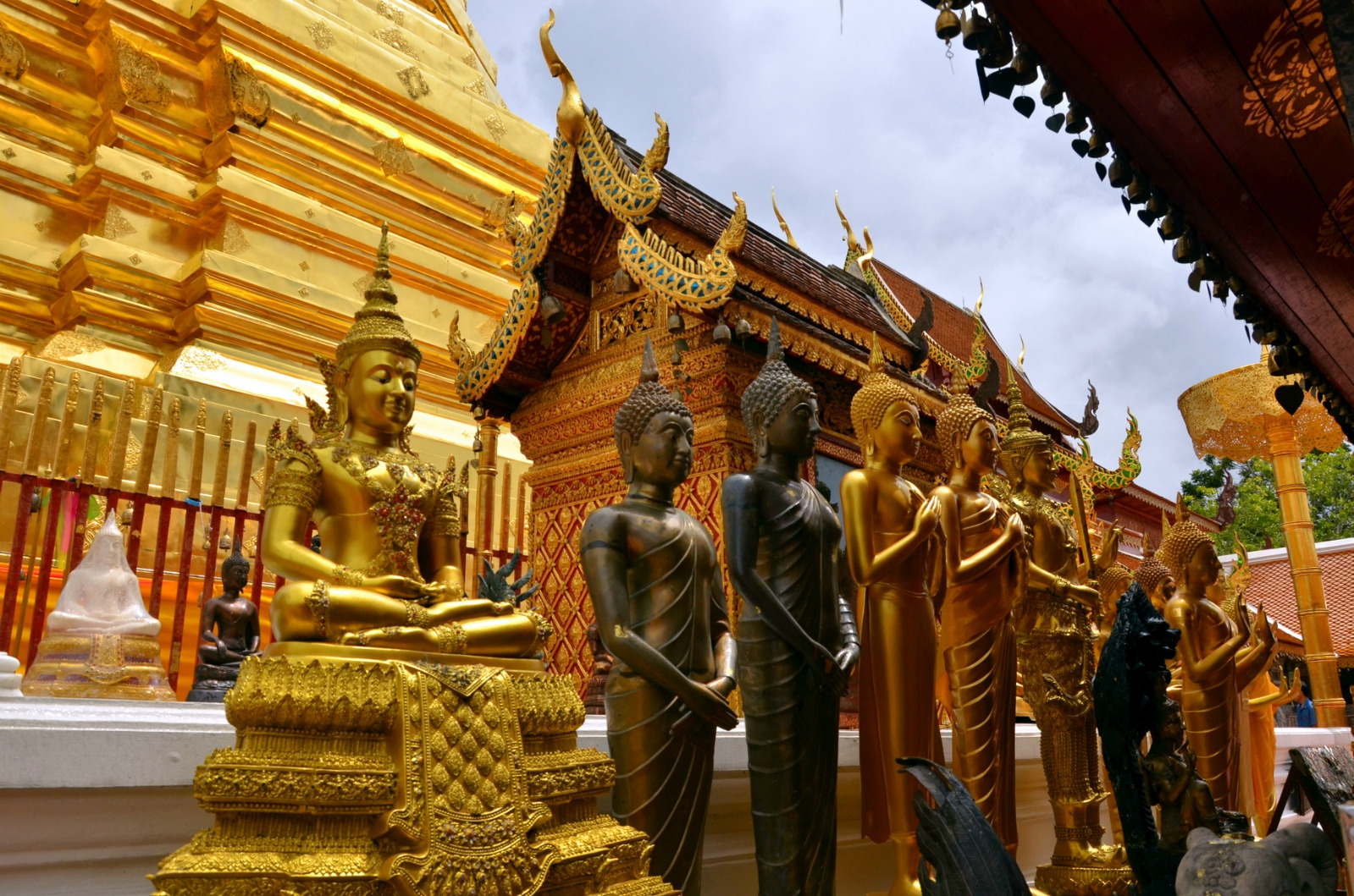 双龙寺是清迈众多寺庙中唯一需要支付门票的寺庙不过泰国人免费入殿