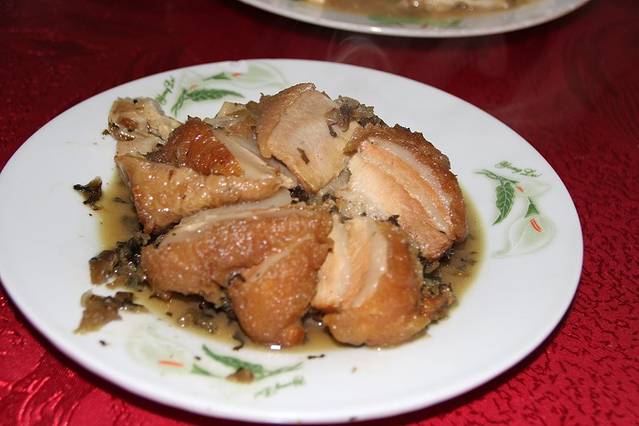 湖景区大门,不是香兰亭码头) 全亚洲唯一悬崖跳比赛水基地 好像炮楼