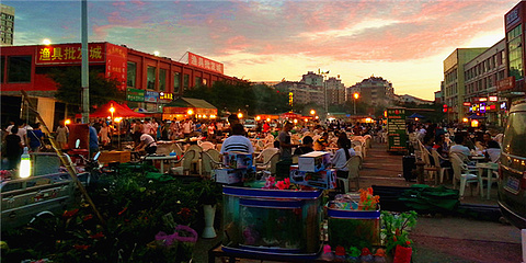 2017江边夜市小吃街_旅游攻略_门票_地址_游