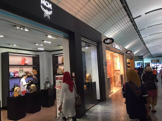 2018.们第一次来吉隆坡机场,又对出入关手续不