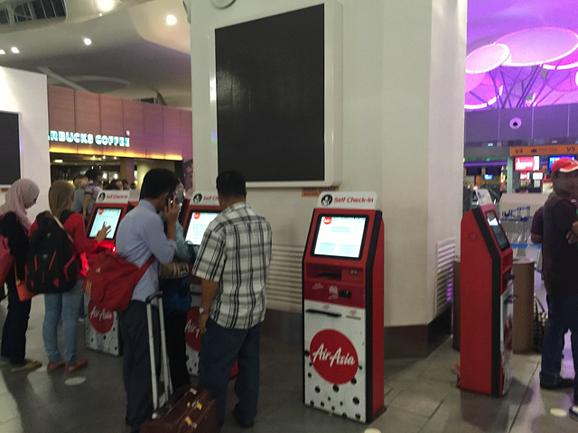 2018.们第一次来吉隆坡机场,又对出入关手续不