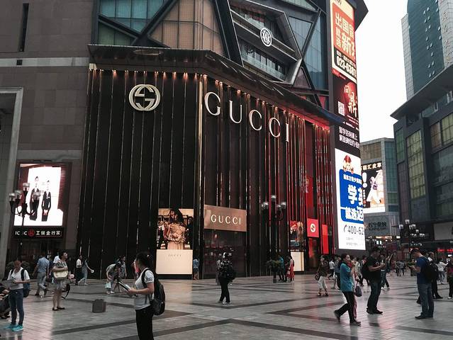大的gucci.